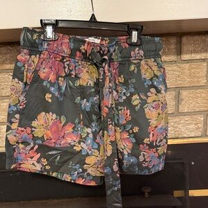 Nicole Miller Vibrant Floral Patterned Shorts